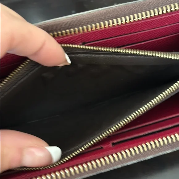 Louis Vuitton Brown Monogram Wallet Iconic Design - Picture 4 of 4